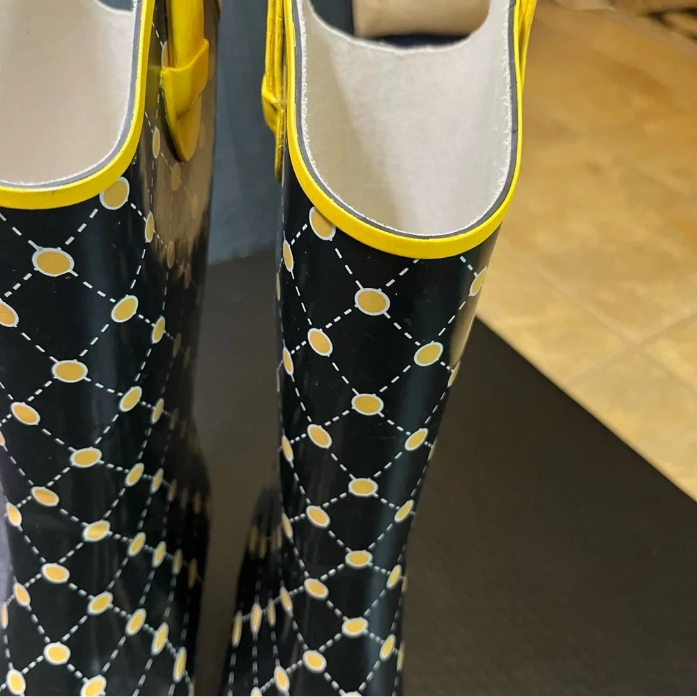 STADIUM STOMPERS Women’s Rubber Rain Cowboy Style Boots Black and Yellow Size 7
